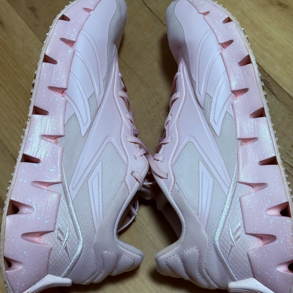Reebok Women's Light Pink Sneakers Gently used - Picture 2 of 9